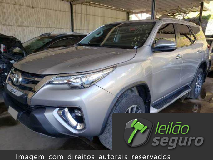 LOTE 063 TOYOTA HILUX SW4 2018