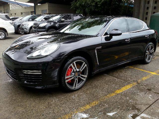 LOTE 049 PORSHE PANAMERA 4.8 Turbo 4WD
