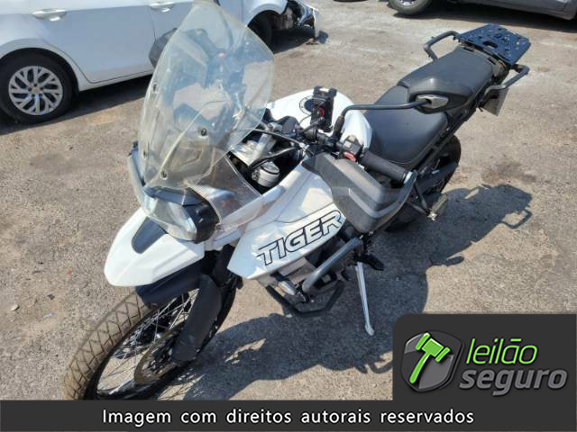 LOTE 043 TRIUMPH TIGER 800 XCX 2020
