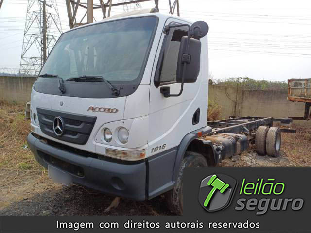 LOTE 010 MERCEDES BENZ ACCELO