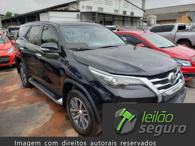 LOTE 010 TOYOTA HILUX SW4 2017